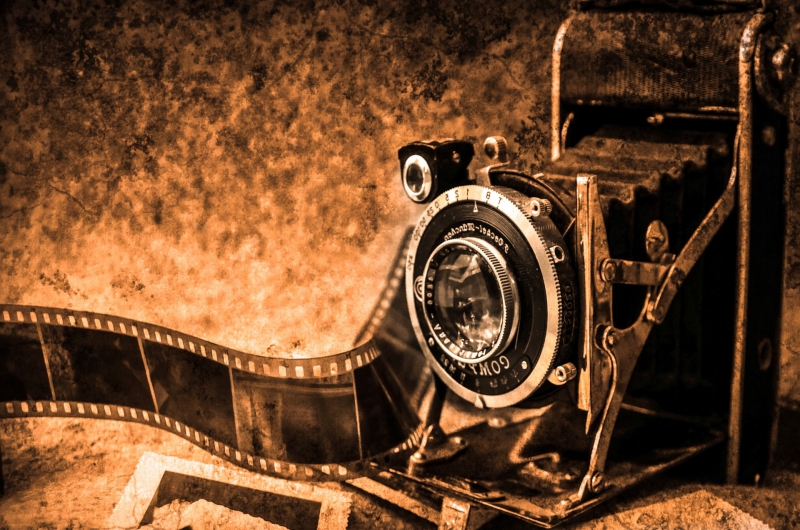 photographe-CAP D AIL-min_light-wood-night-camera-photography-vintage-1245236-pxhere.com